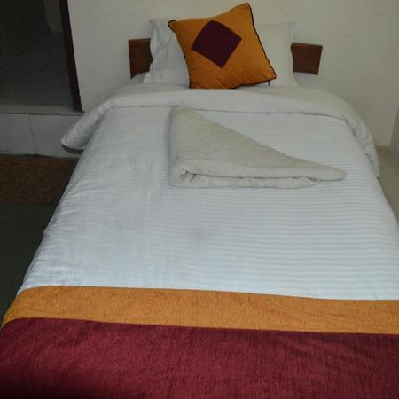 Kings Land Hotel Kathmandu Buitenkant foto