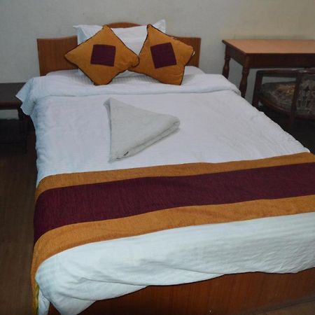 Kings Land Hotel Kathmandu Buitenkant foto