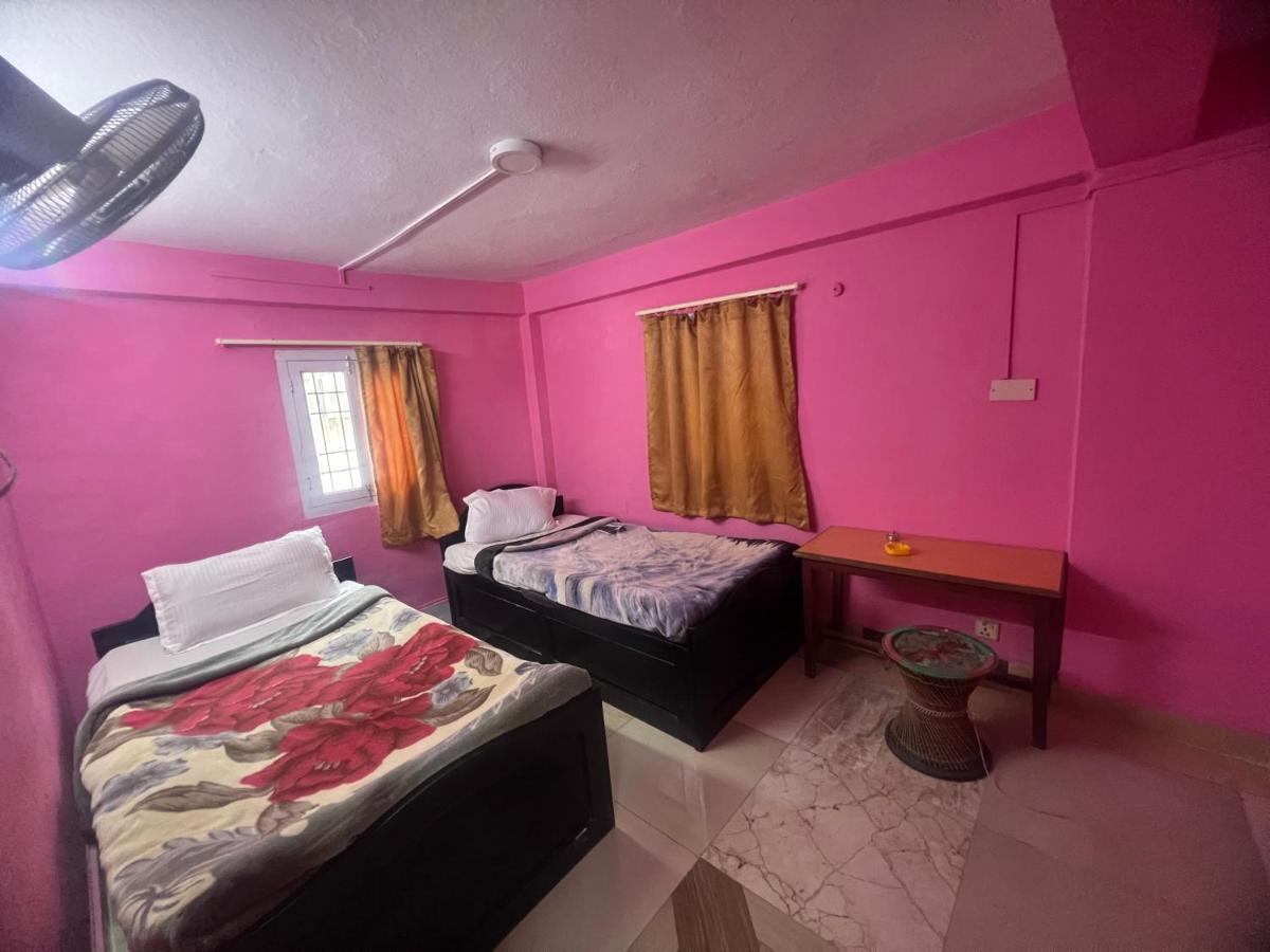 Kings Land Hotel Kathmandu Buitenkant foto