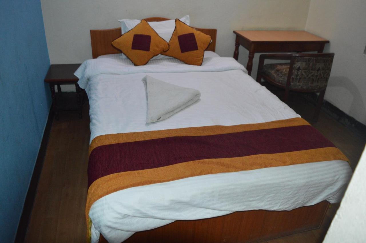 Kings Land Hotel Kathmandu Buitenkant foto