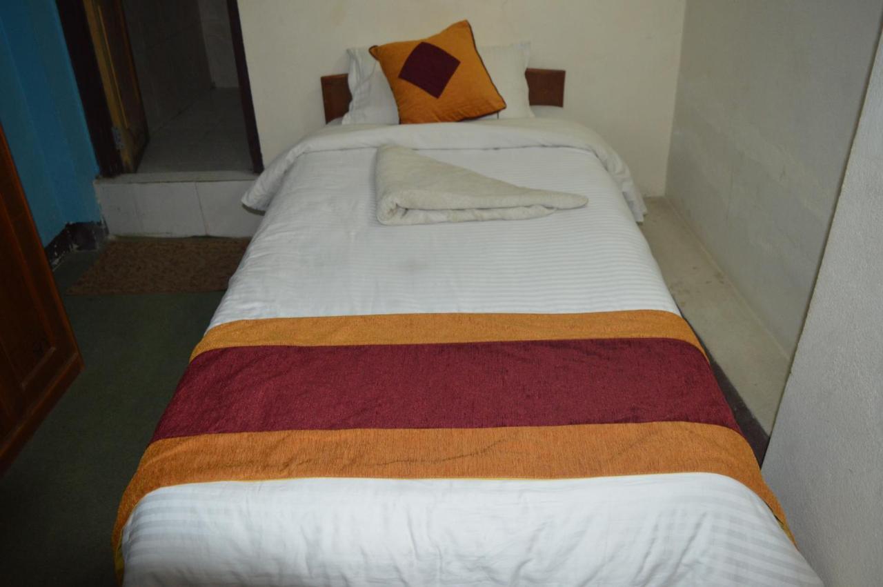 Kings Land Hotel Kathmandu Buitenkant foto