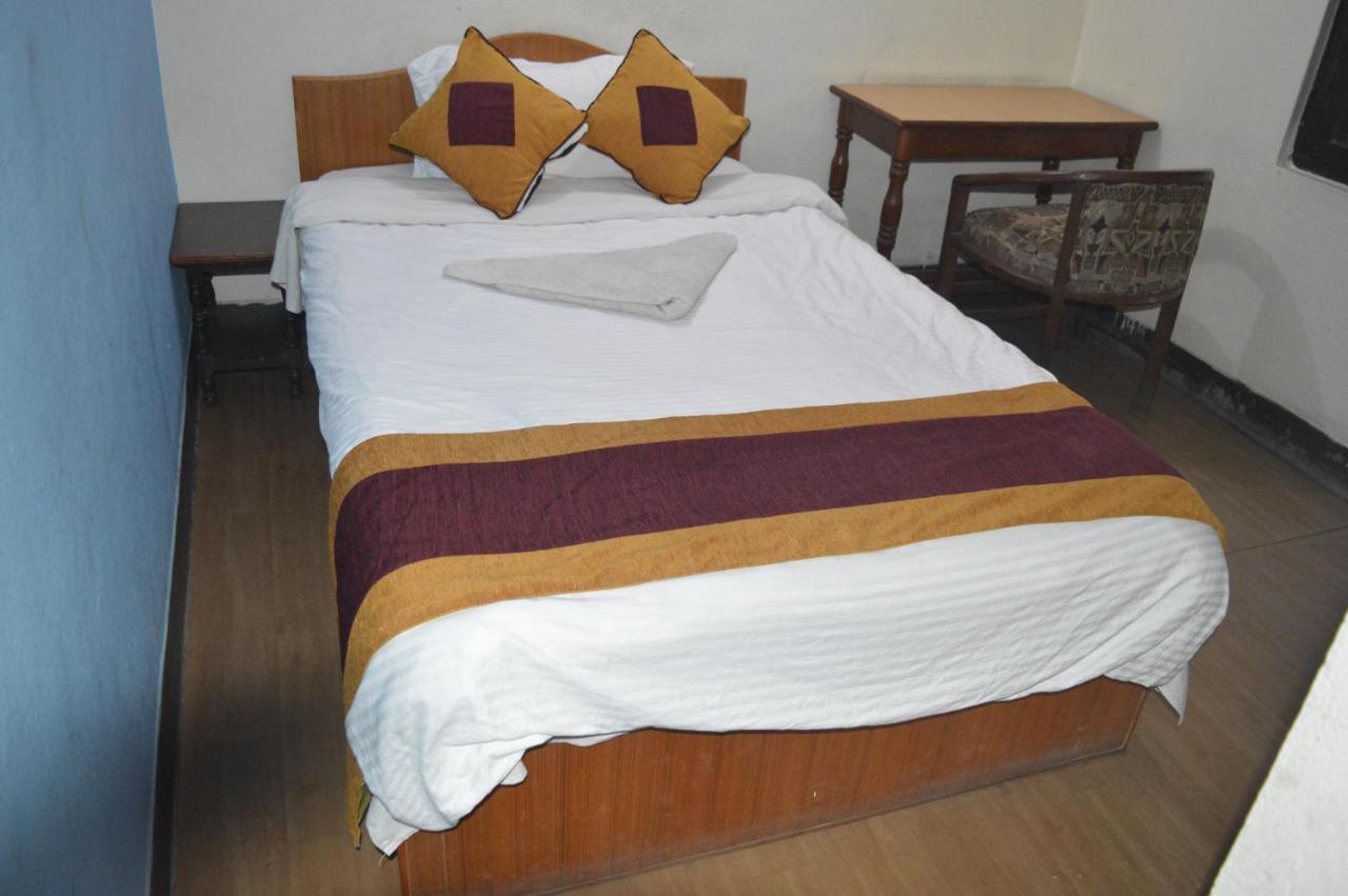 Kings Land Hotel Kathmandu Buitenkant foto