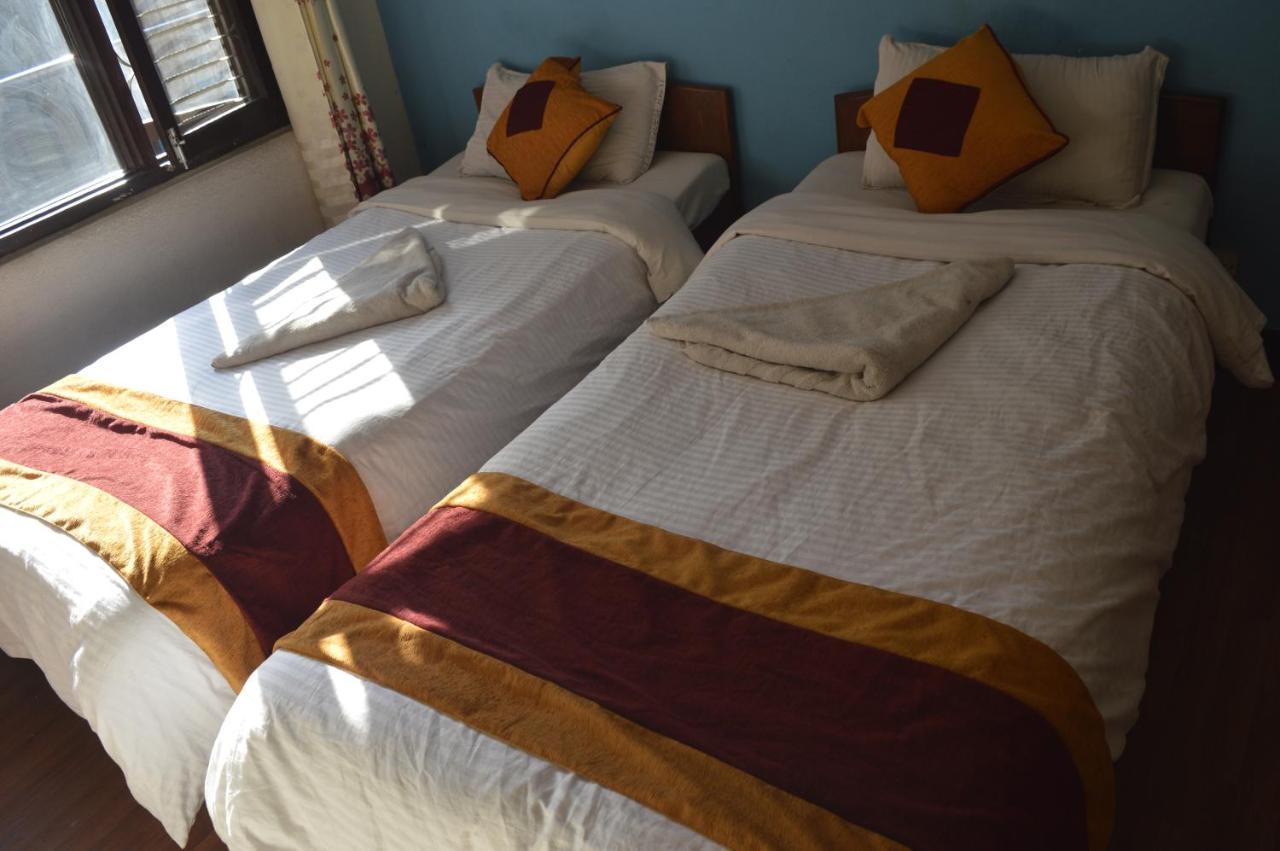 Kings Land Hotel Kathmandu Buitenkant foto