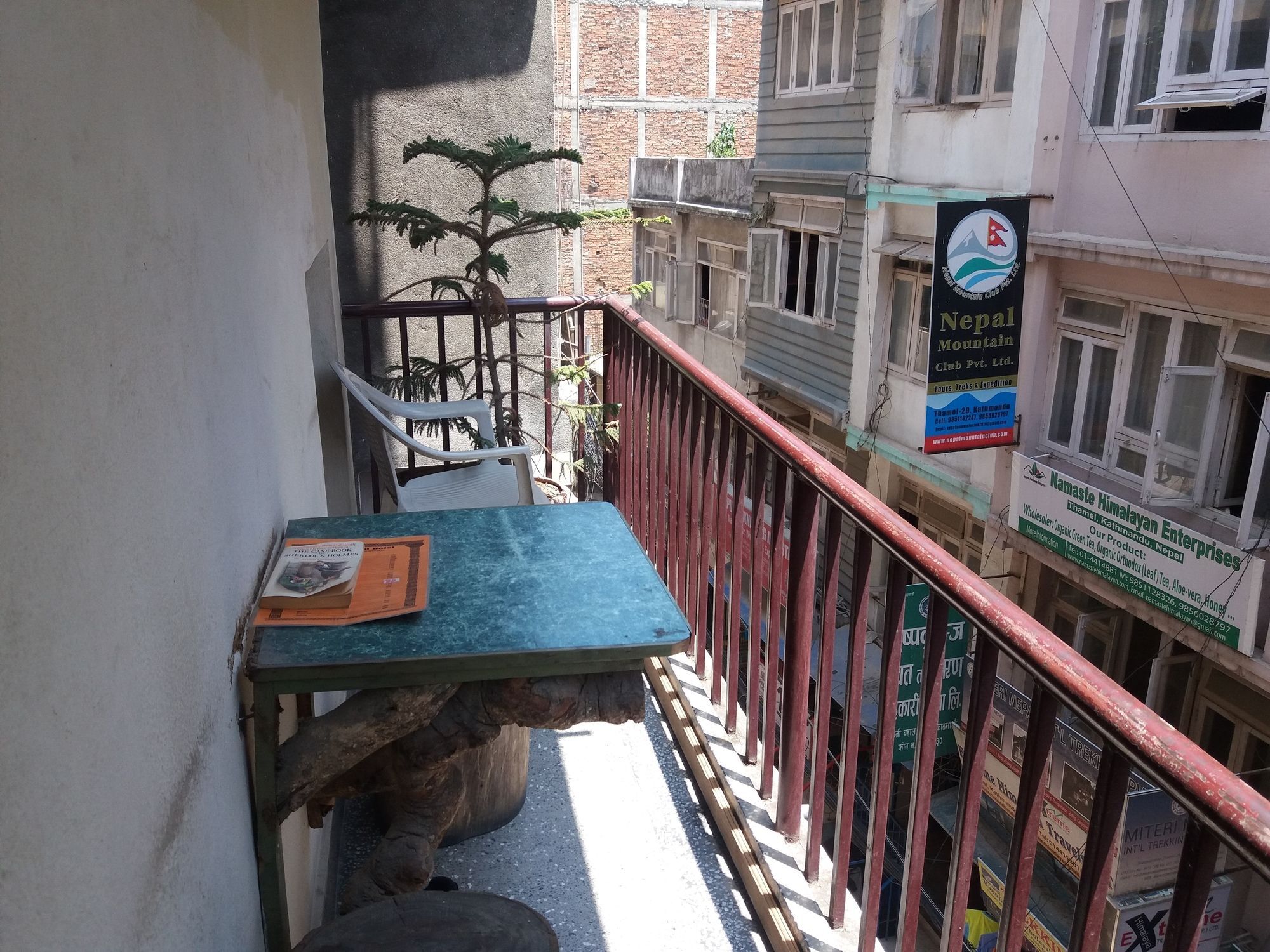 Kings Land Hotel Kathmandu Buitenkant foto