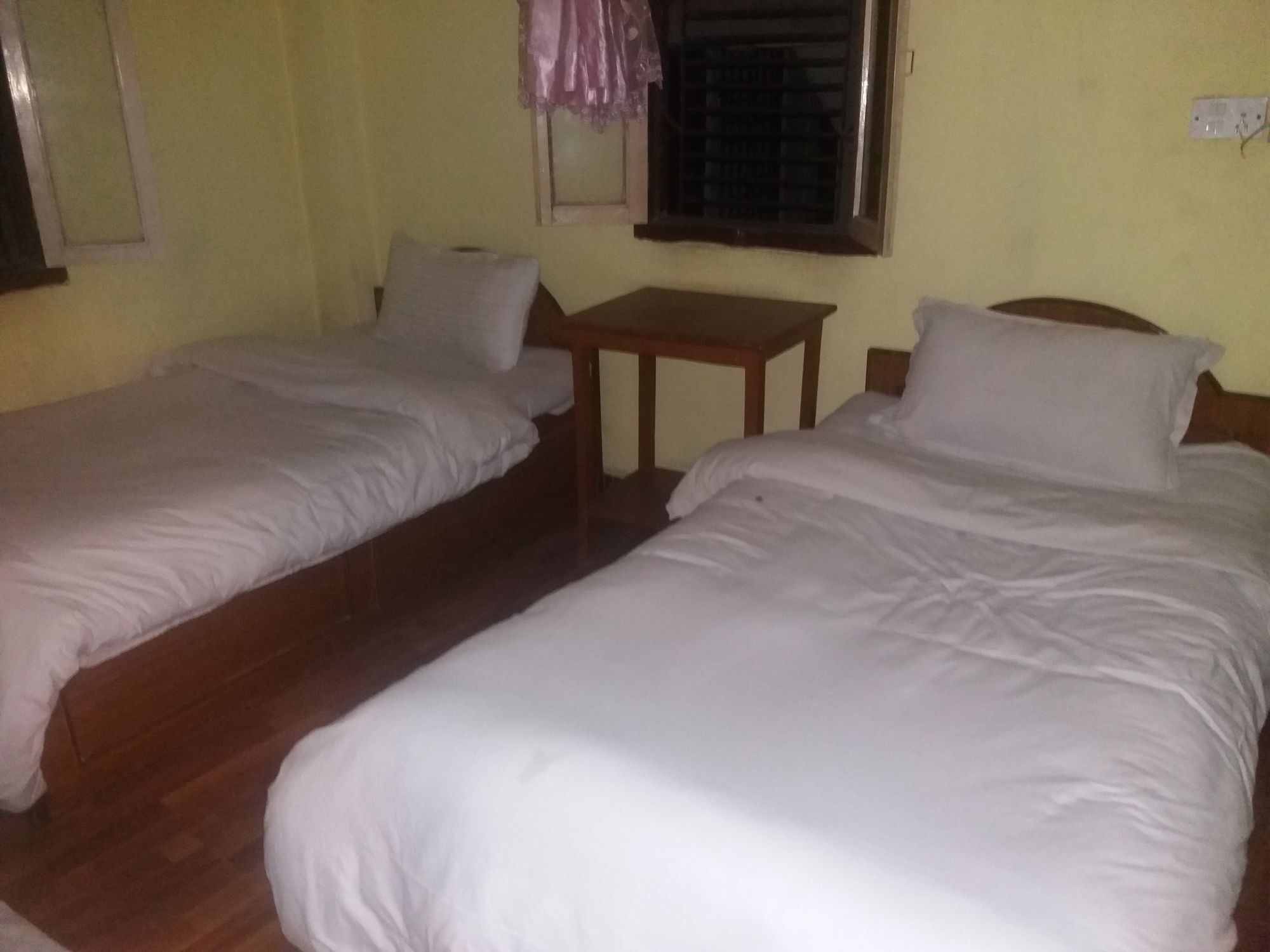 Kings Land Hotel Kathmandu Buitenkant foto