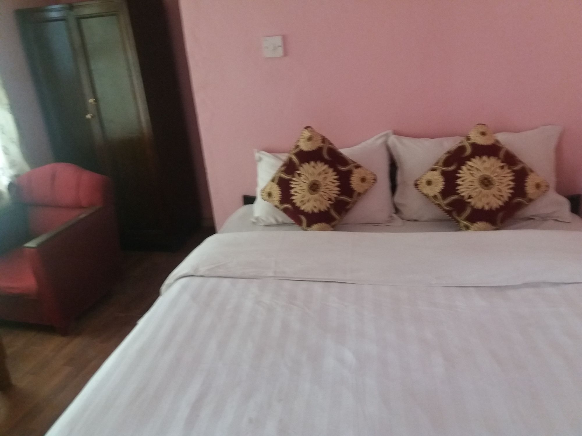 Kings Land Hotel Kathmandu Buitenkant foto
